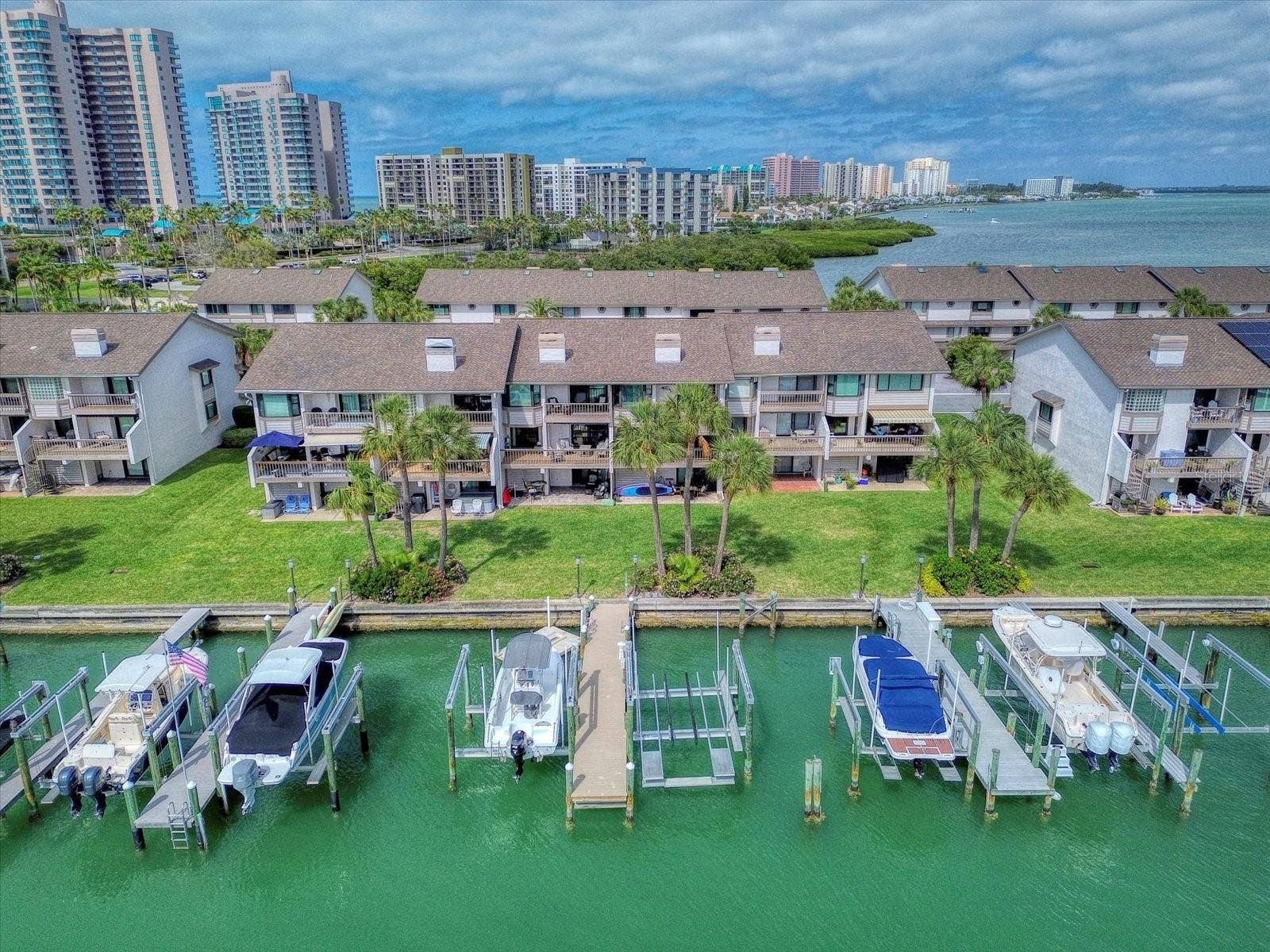 119 MARINA DEL REY COURT, Clearwater Beach, FL 33767 Marina Del Rey is a small community of waterfront townhomes with private slips.