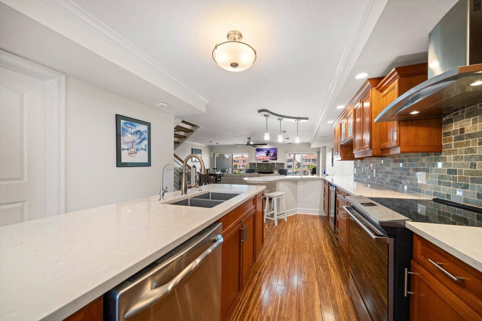 119 MARINA DEL REY COURT, Clearwater Beach, FL 33767 With contemporary flair, the kitchen is a culinary dream-spacious yet inviting.