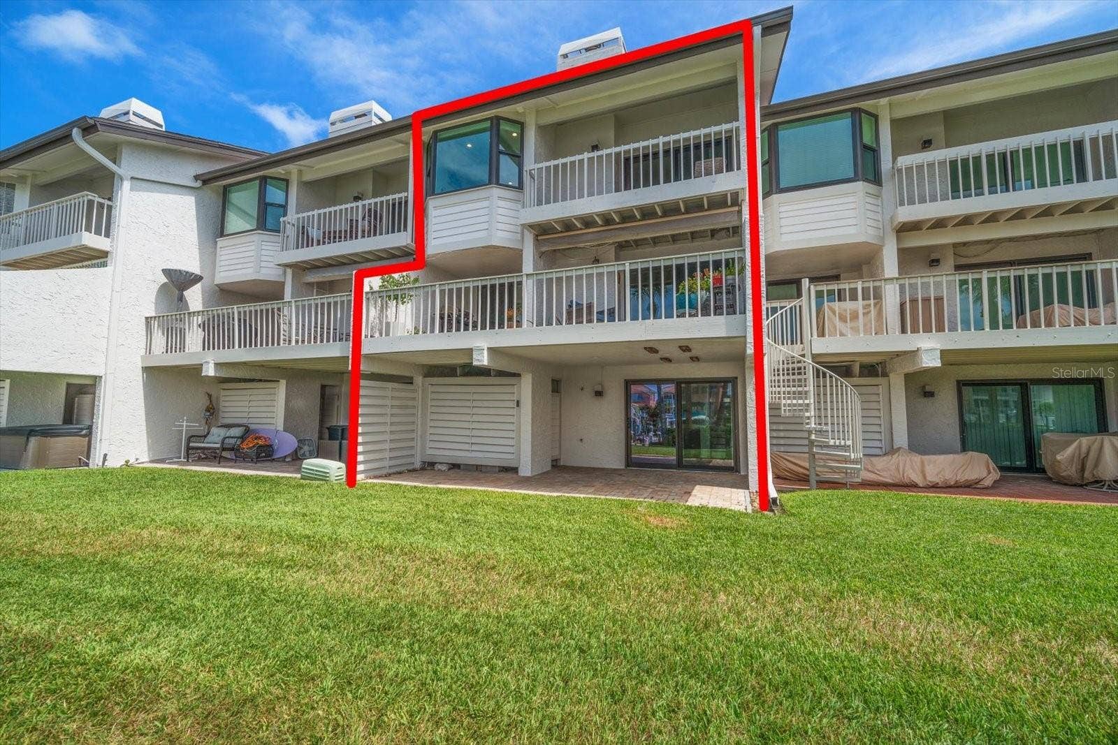 119 MARINA DEL REY COURT, Clearwater Beach, FL 33767 Three levels of living provided in this outstanding residence.
