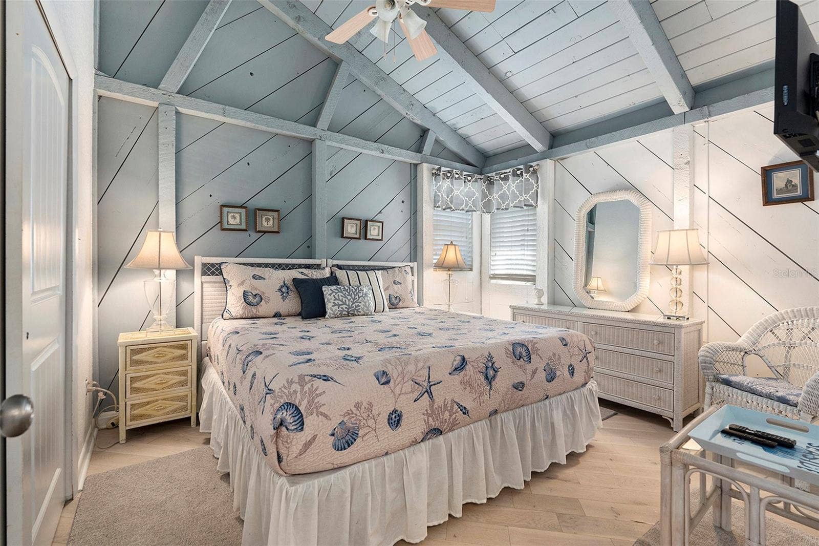 8425 W GULF BOULEVARD, Treasure Island, FL 33706 Hampton king bed