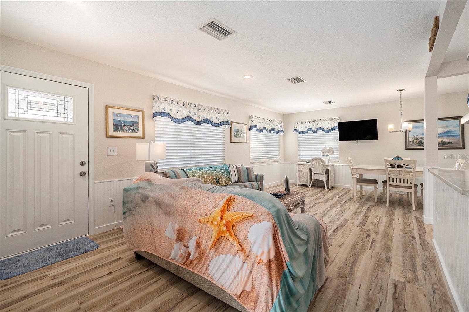 8425 W GULF BOULEVARD, Treasure Island, FL 33706 Montauk entry living room