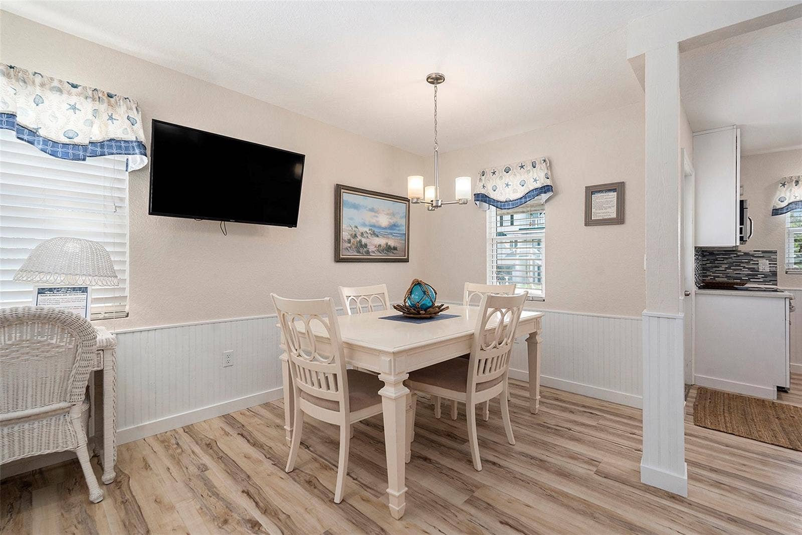 8425 W GULF BOULEVARD, Treasure Island, FL 33706 Montauk dining
