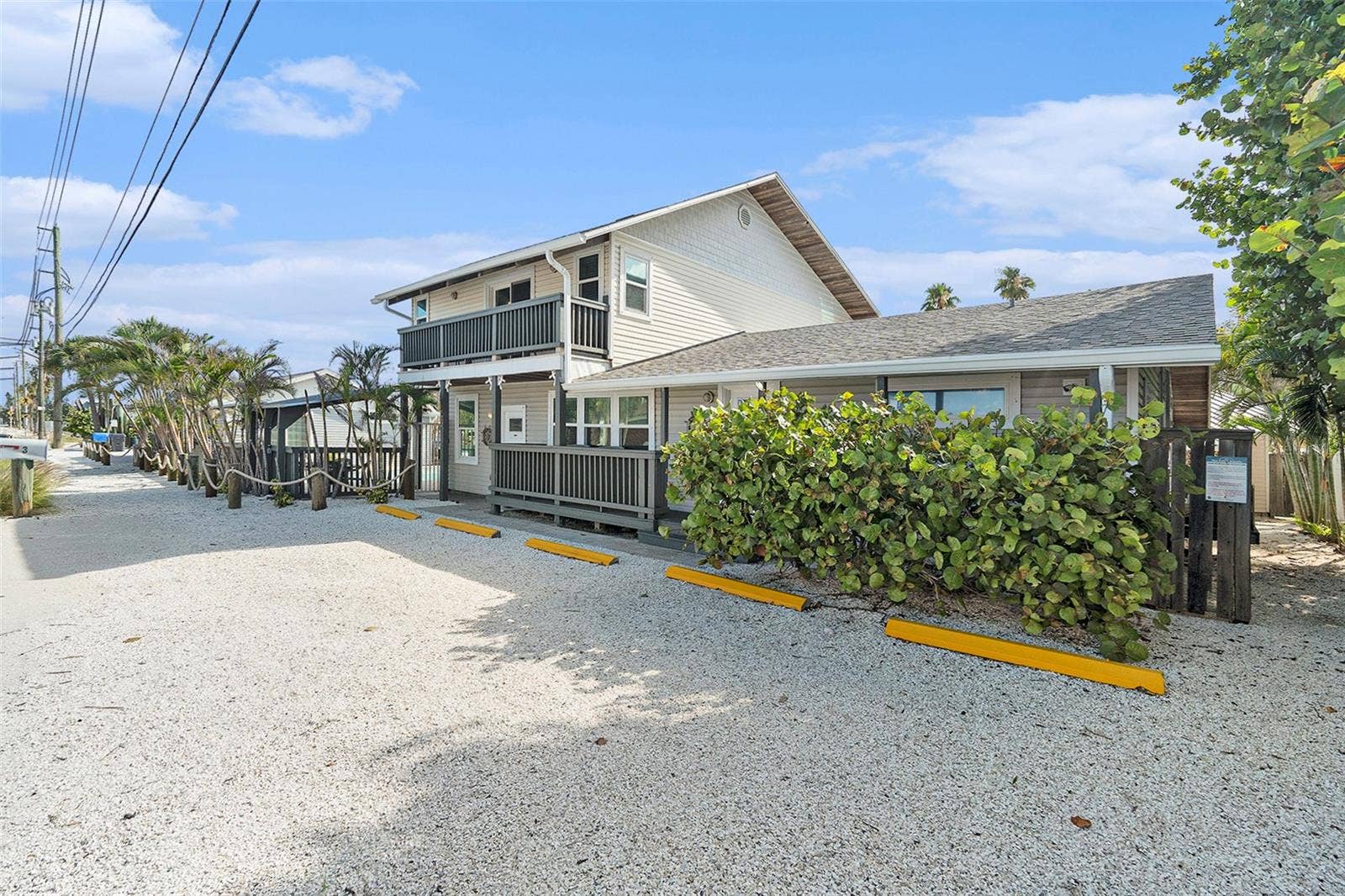 8425 W GULF BOULEVARD, Treasure Island, FL 33706 two story parking