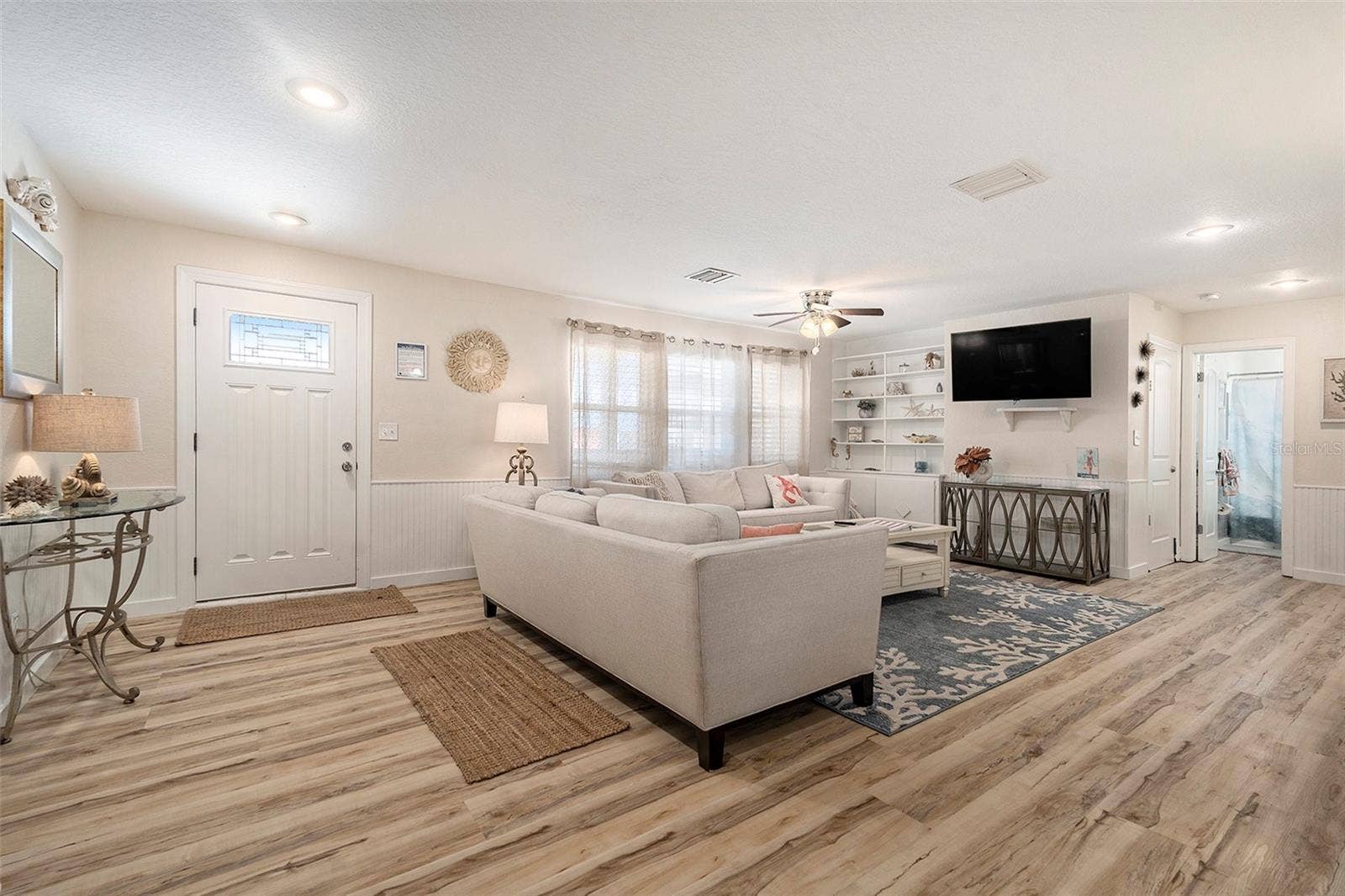 8425 W GULF BOULEVARD, Treasure Island, FL 33706 Northport entry living