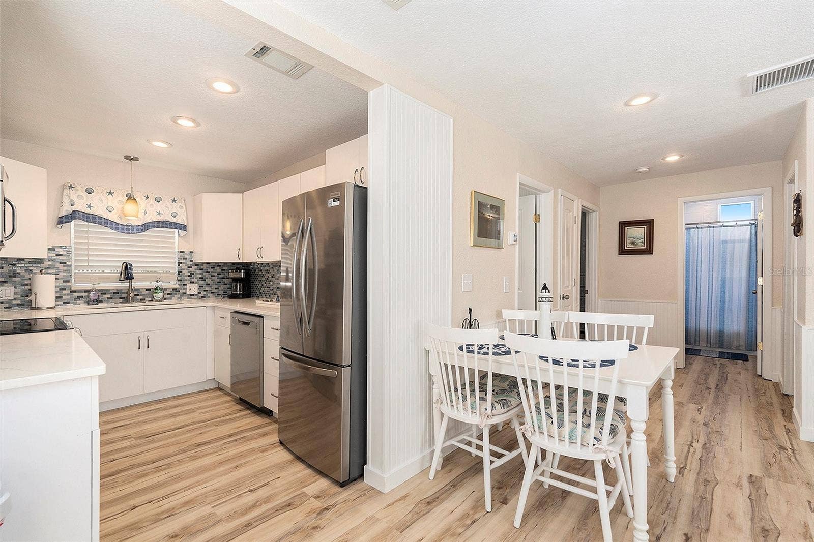 8425 W GULF BOULEVARD, Treasure Island, FL 33706 Sag kitchen dining