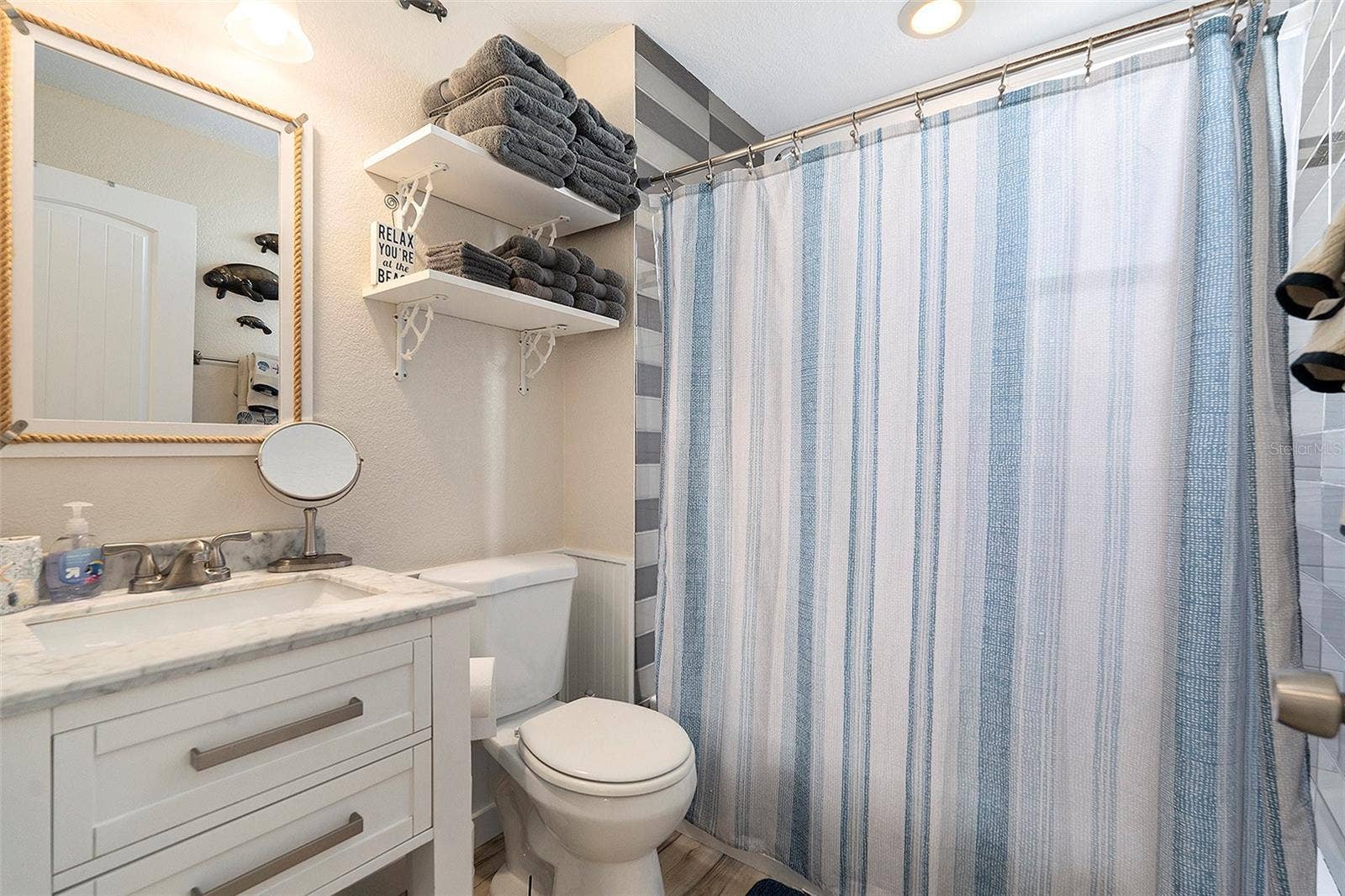 8425 W GULF BOULEVARD, Treasure Island, FL 33706 Sag bath