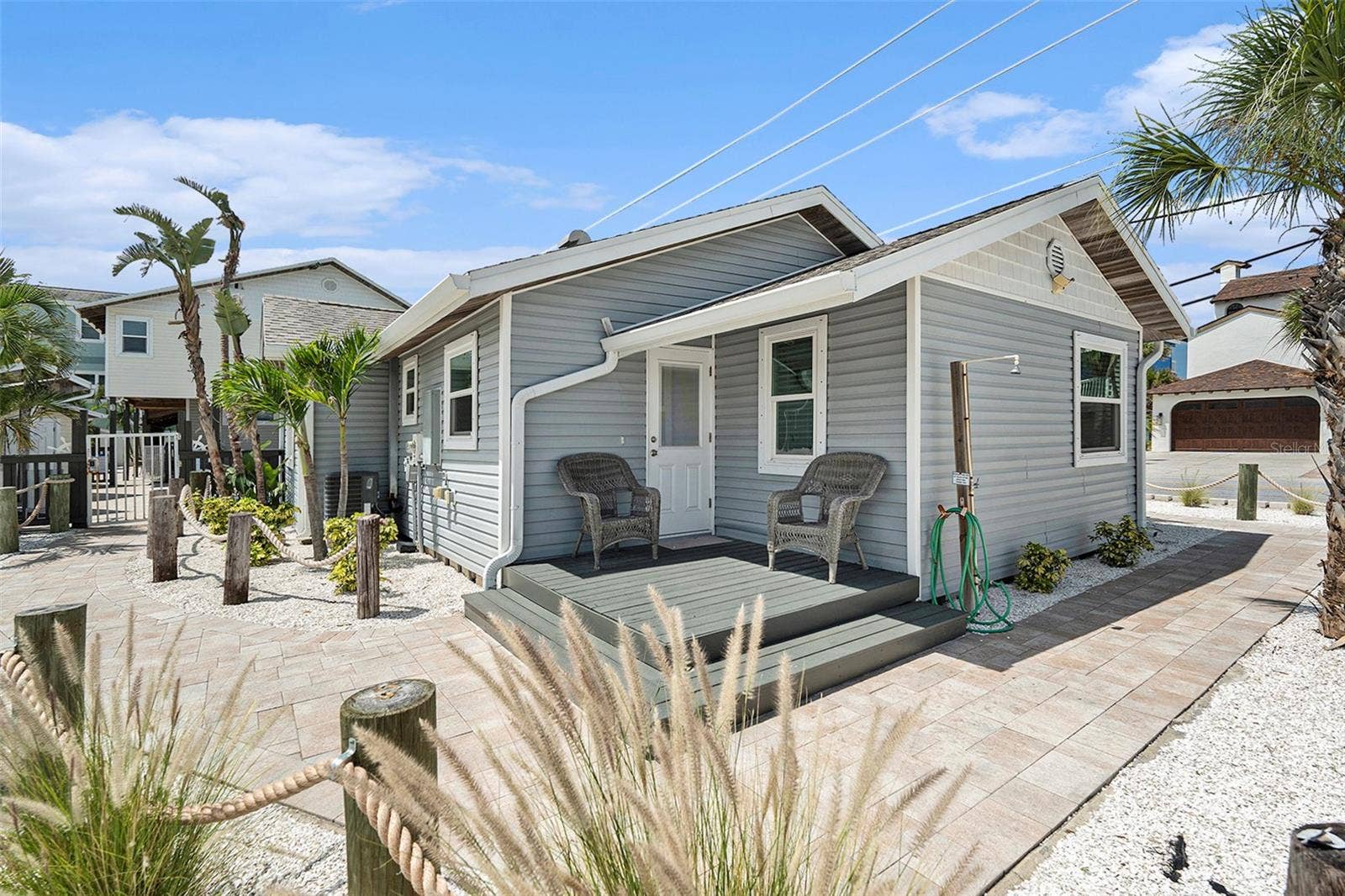 8425 W GULF BOULEVARD, Treasure Island, FL 33706 Montauk side door