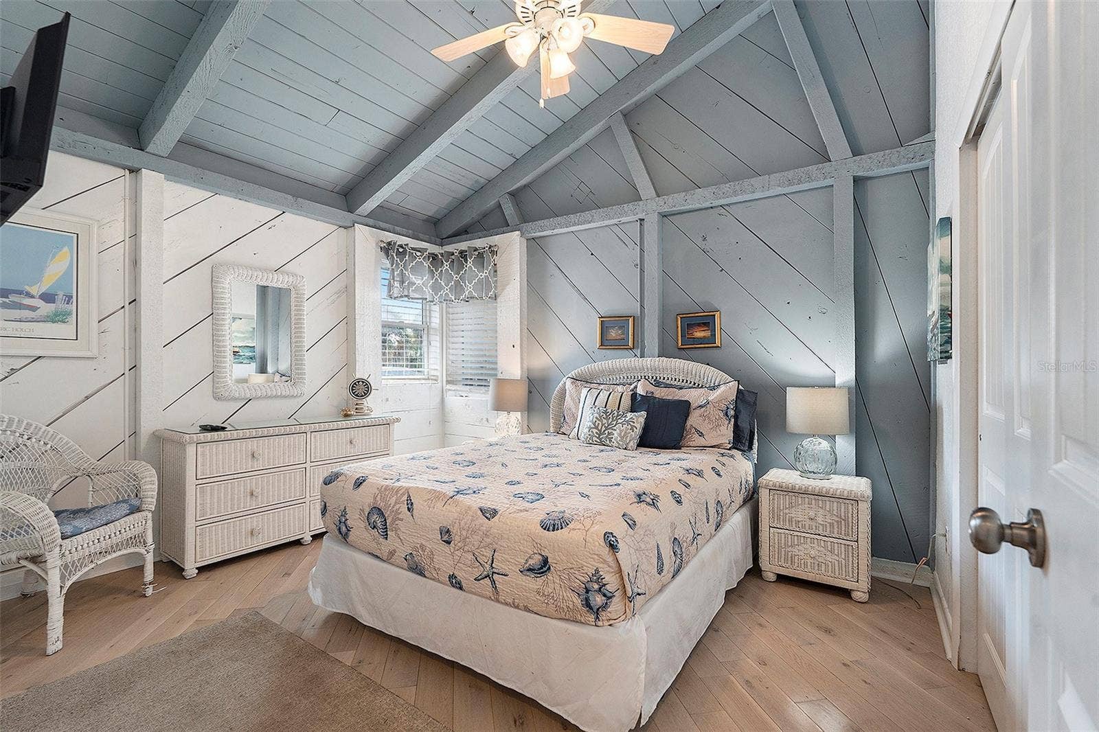 8425 W GULF BOULEVARD, Treasure Island, FL 33706 Hampton queen bed