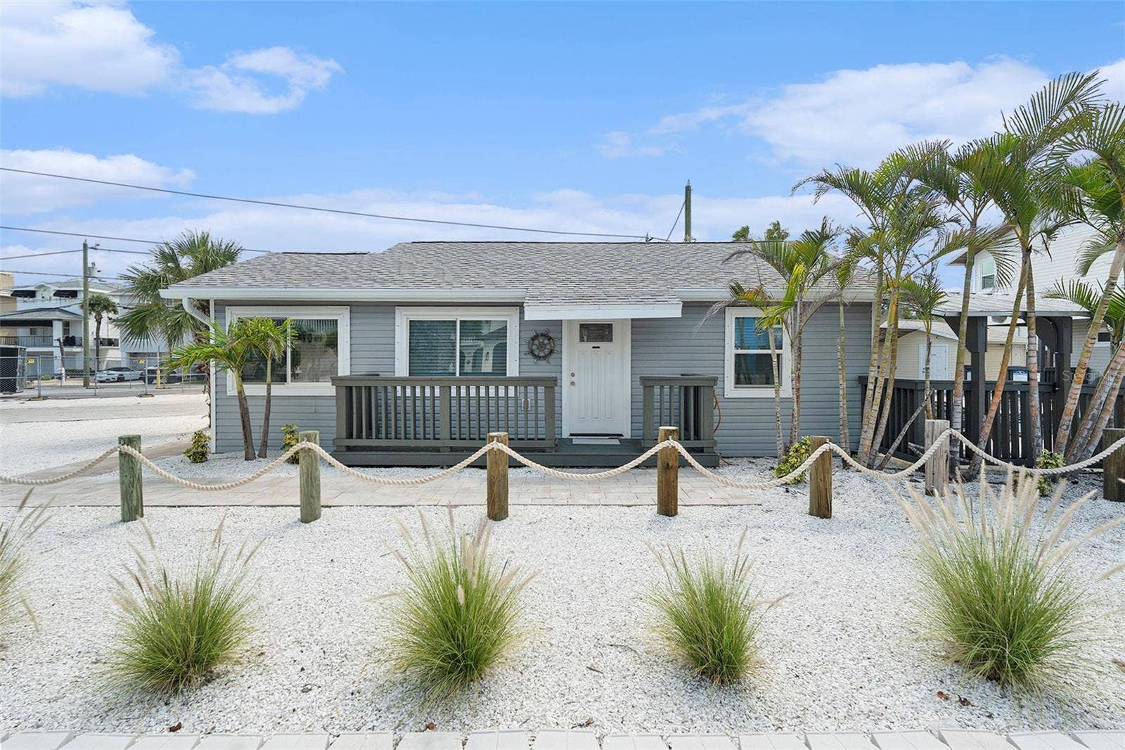 8425 W GULF BOULEVARD, Treasure Island, FL 33706 Montauk front door