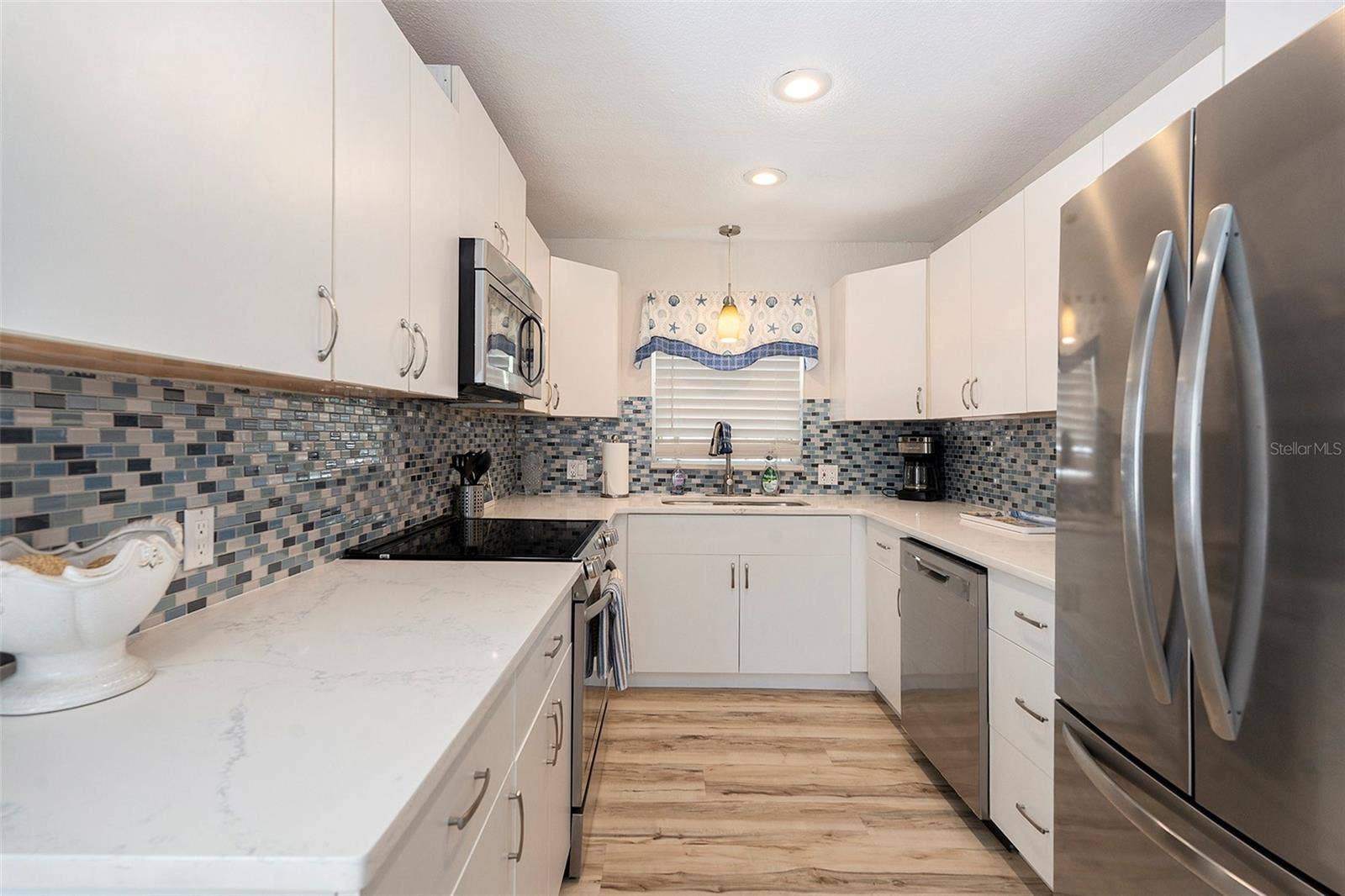 8425 W GULF BOULEVARD, Treasure Island, FL 33706 Sag kitchen