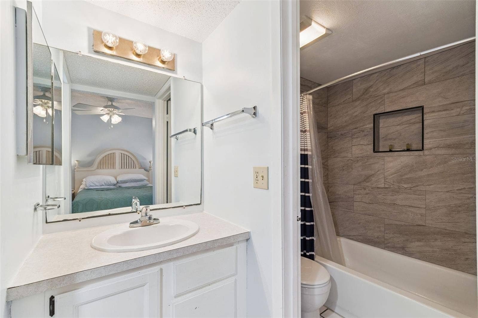 800 BAYWAY BOULEVARD, #17, Clearwater Beach, FL 33767 800 BAYWAY BOULEVARD, #17, Clearwater Beach, FL 33767