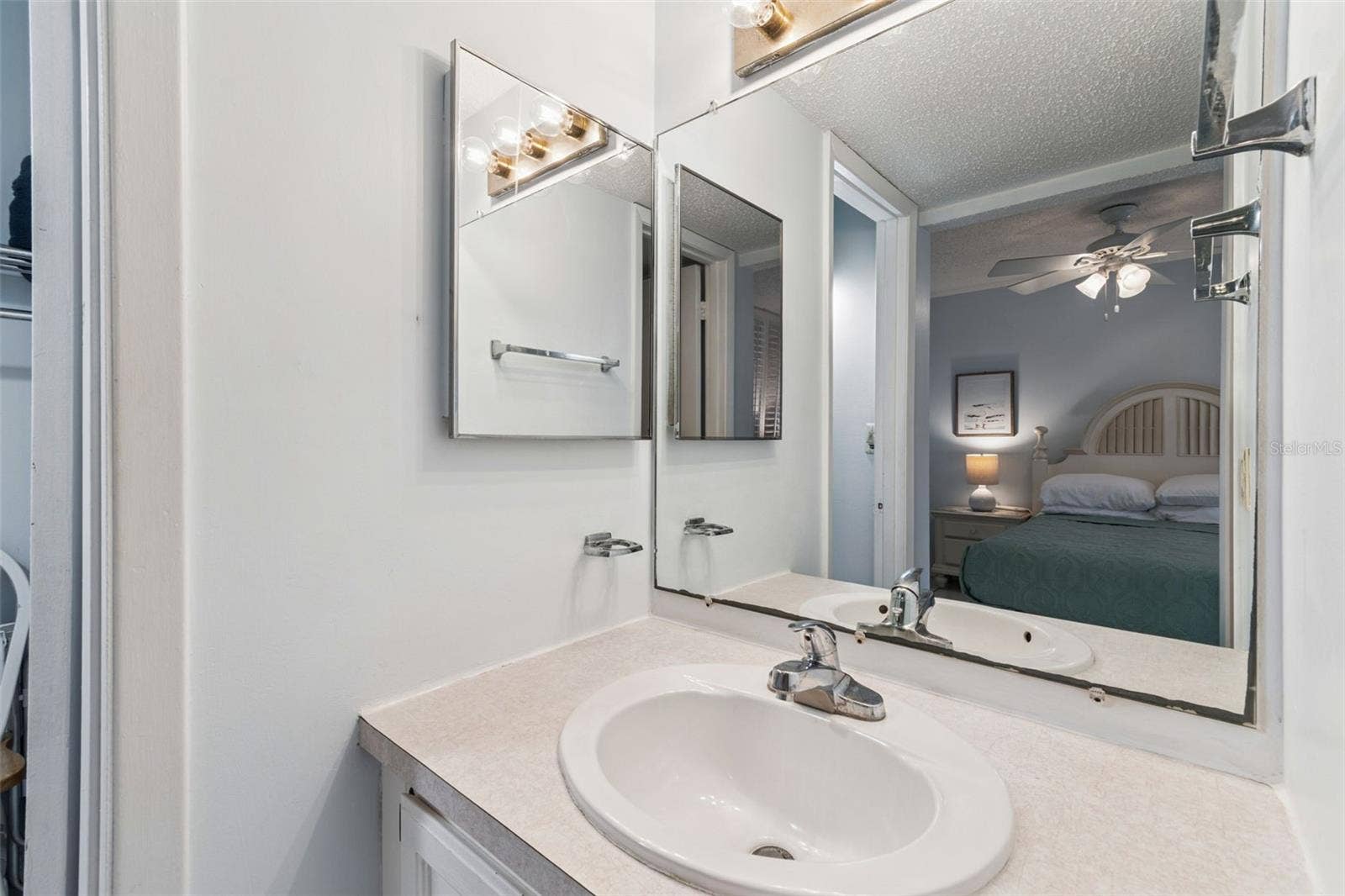 800 BAYWAY BOULEVARD, #17, Clearwater Beach, FL 33767 800 BAYWAY BOULEVARD, #17, Clearwater Beach, FL 33767