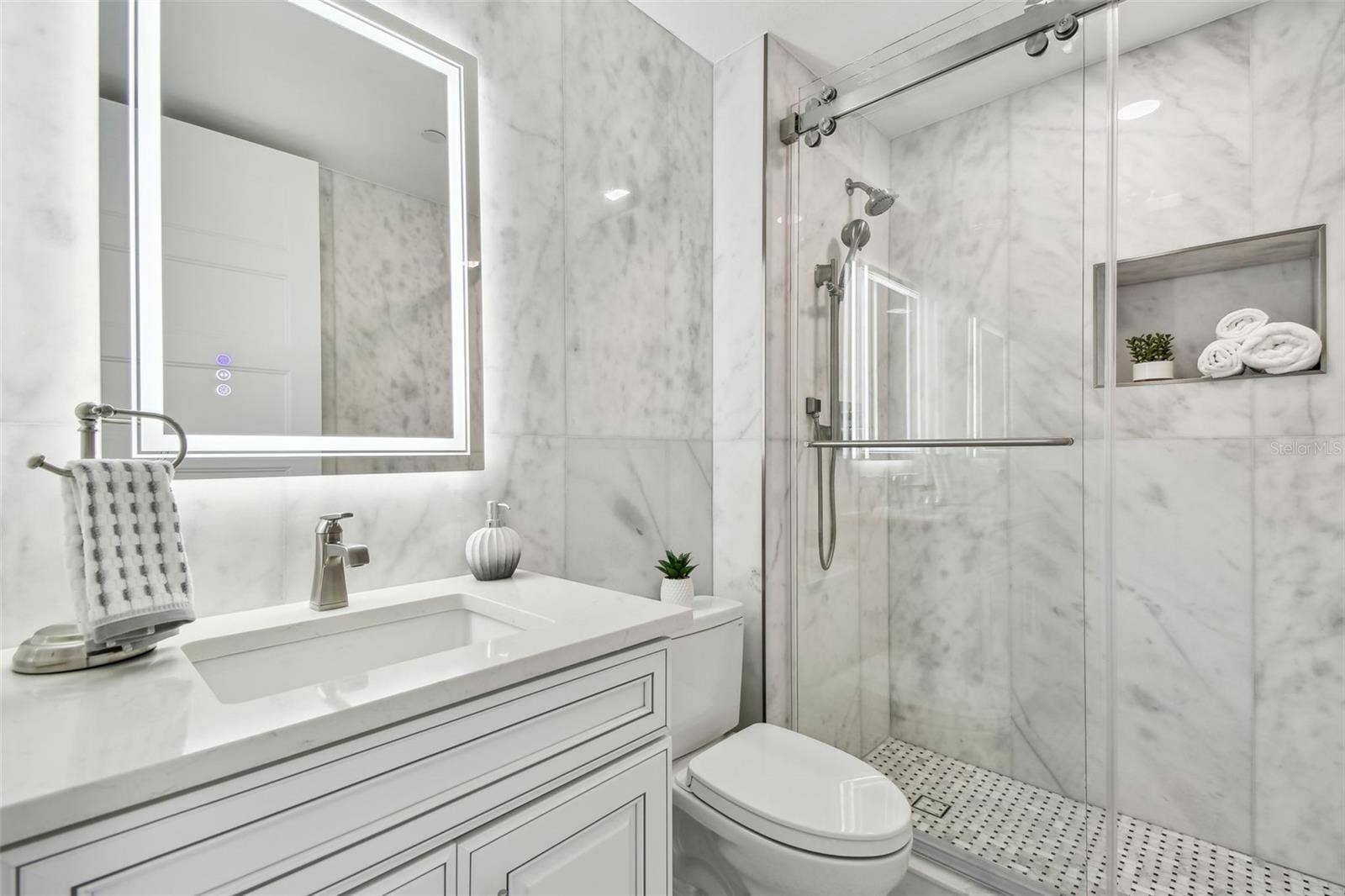 1560 GULF BOULEVARD, #306, Clearwater Beach, FL 33767 Second Bedroom En suite