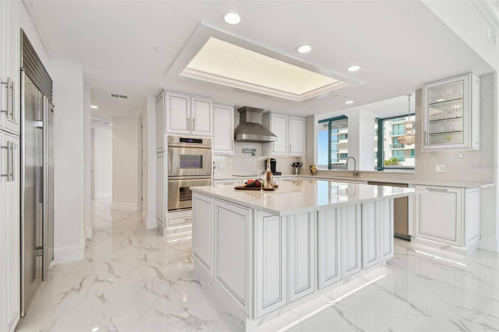 1560 GULF BOULEVARD, #306, Clearwater Beach, FL 33767 Kitchen with large center island