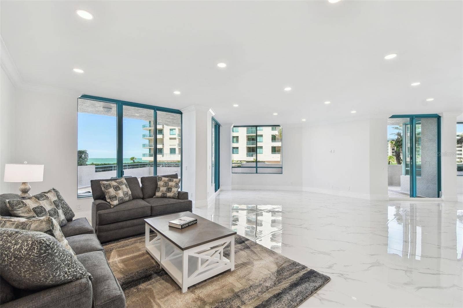 1560 GULF BOULEVARD, #306, Clearwater Beach, FL 33767 Living Room