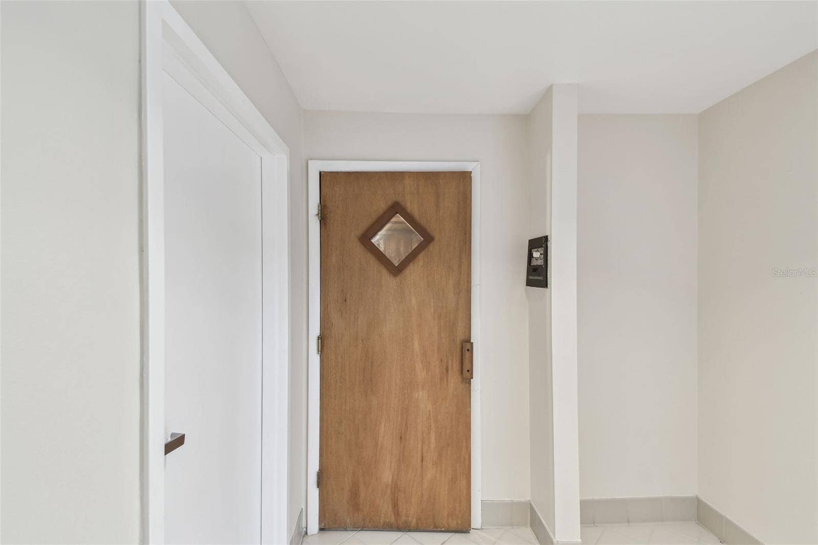 1560 GULF BOULEVARD, #306, Clearwater Beach, FL 33767 Sauna entrance