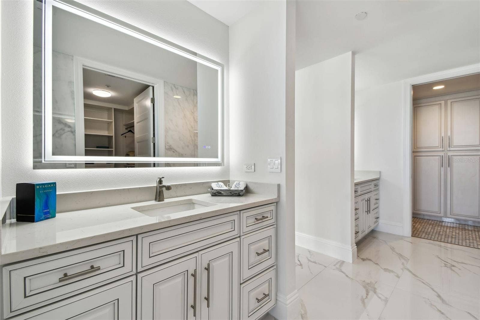 1560 GULF BOULEVARD, #306, Clearwater Beach, FL 33767 Primary En Suite-Dual vanities