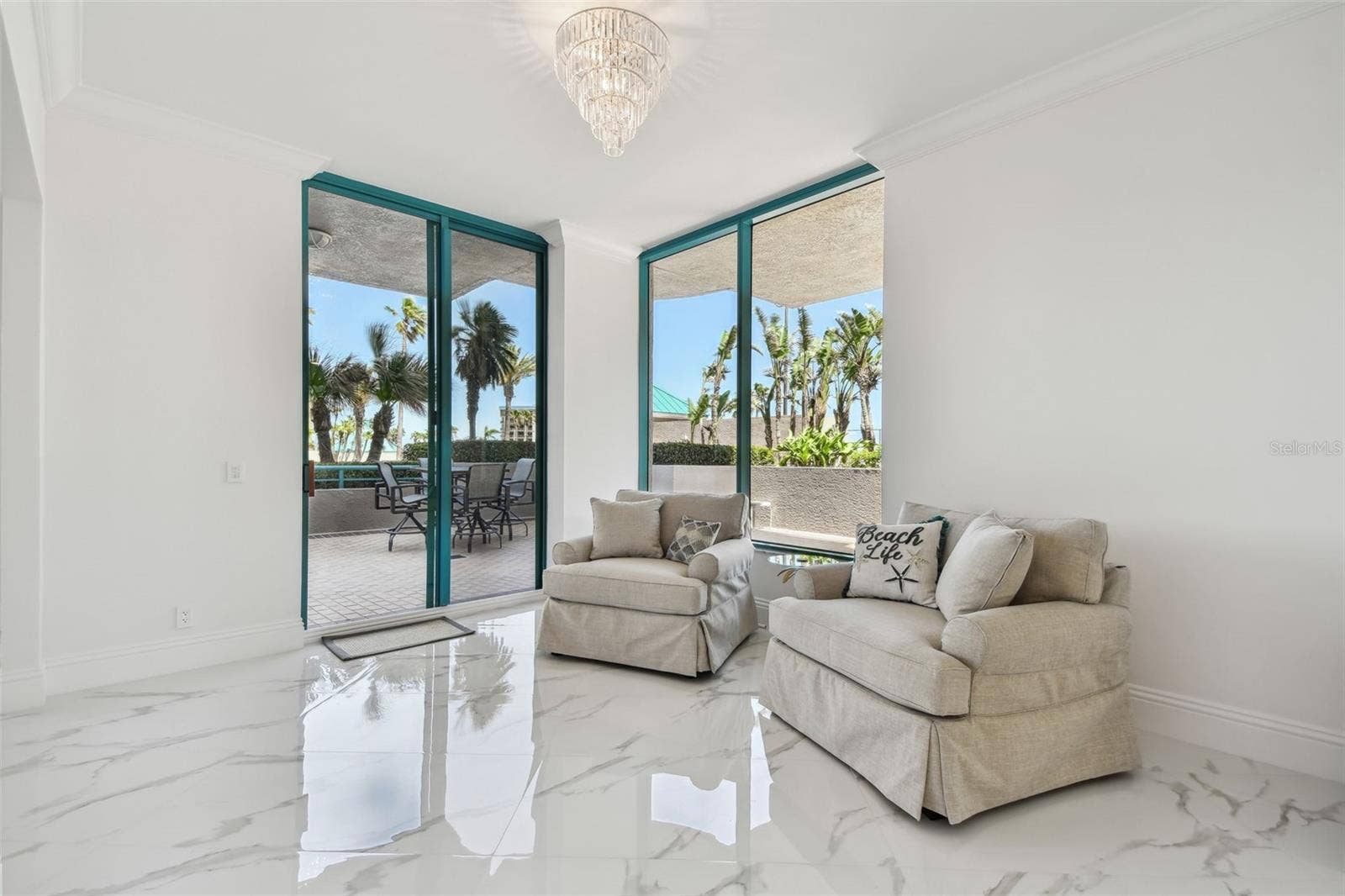 1560 GULF BOULEVARD, #306, Clearwater Beach, FL 33767 Sitting area off Kitchen/Dining Room