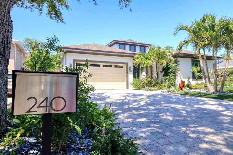 Property photo for 240 GROVE CIRCLE N, Dunedin, FL