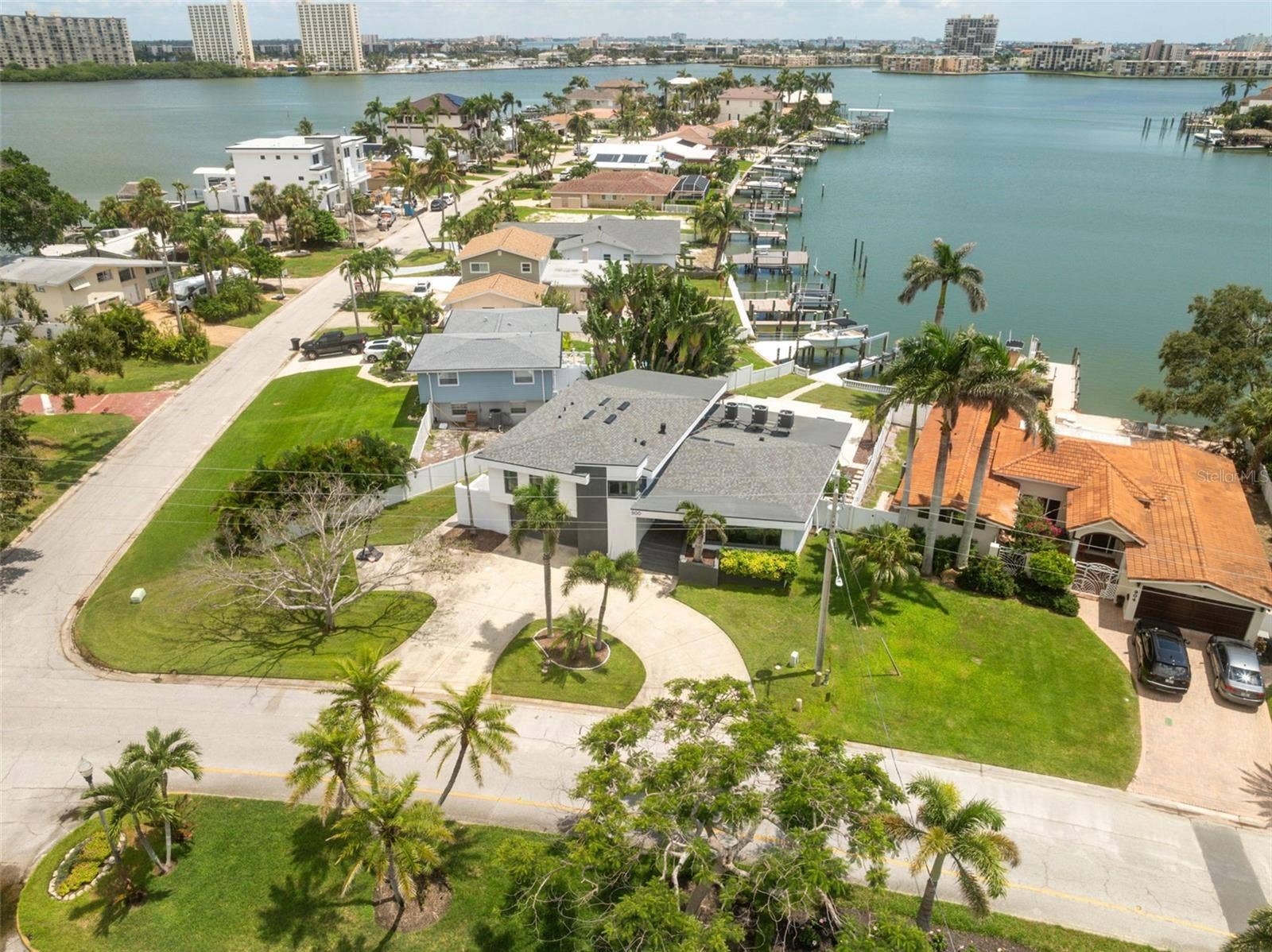 900 79TH STREET S, St Petersburg, FL 33707 900 79TH STREET S, St Petersburg, FL 33707