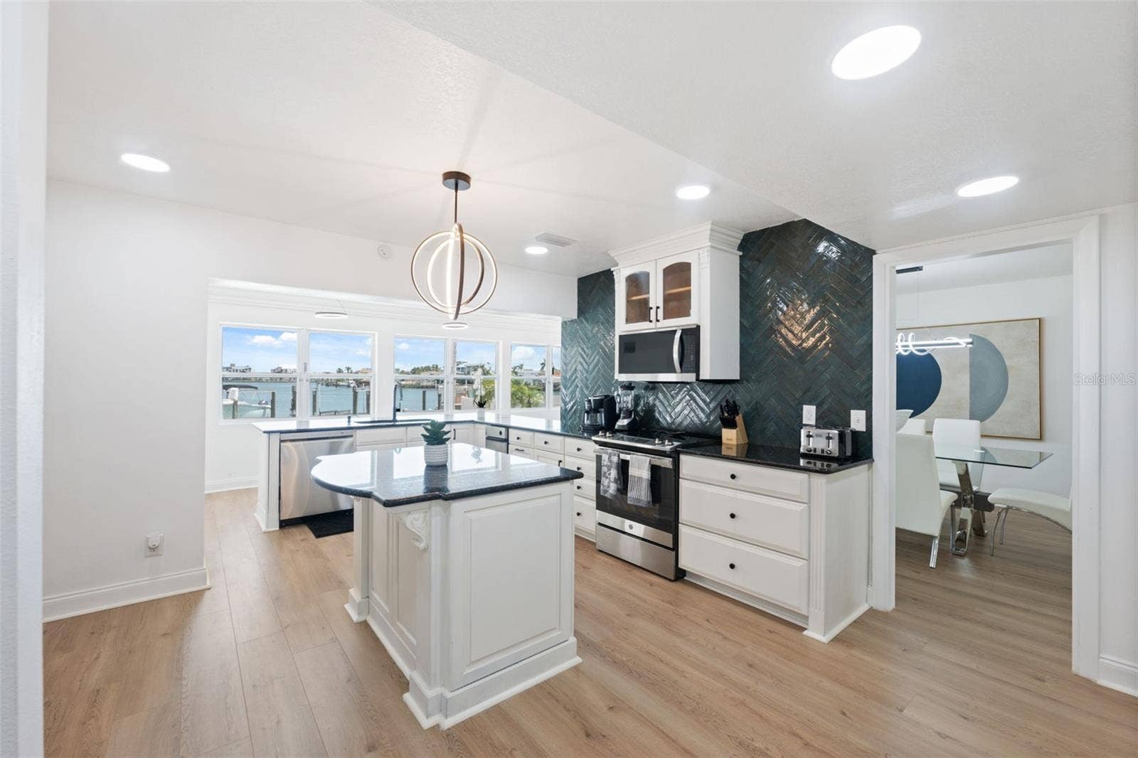 900 79TH STREET S, St Petersburg, FL 33707 900 79TH STREET S, St Petersburg, FL 33707