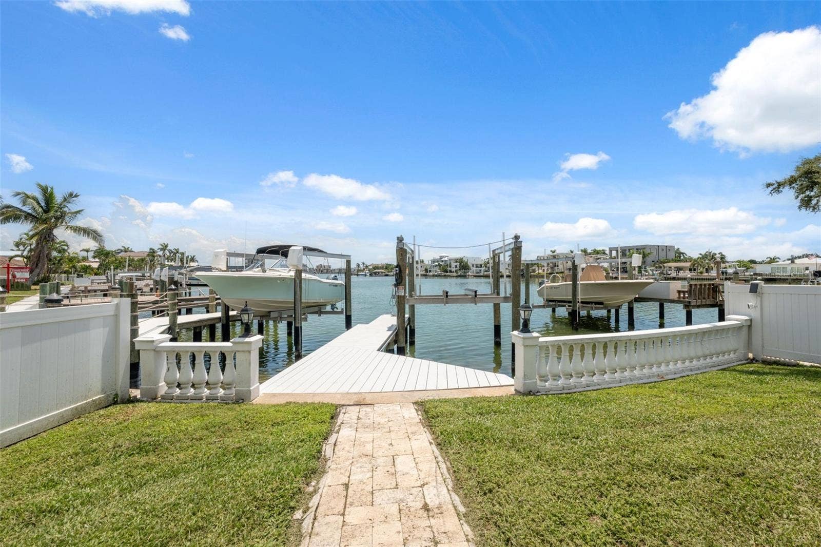 900 79TH STREET S, St Petersburg, FL 33707 900 79TH STREET S, St Petersburg, FL 33707