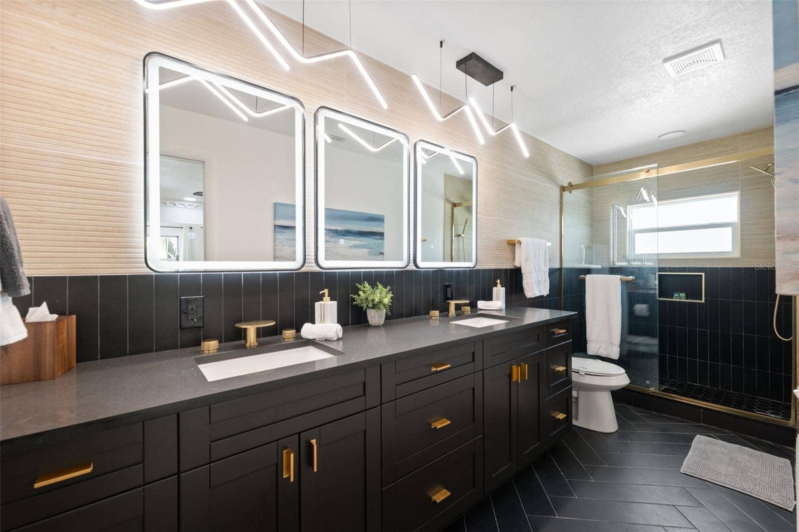 900 79TH STREET S, St Petersburg, FL 33707 Beautifully updated bathrooms