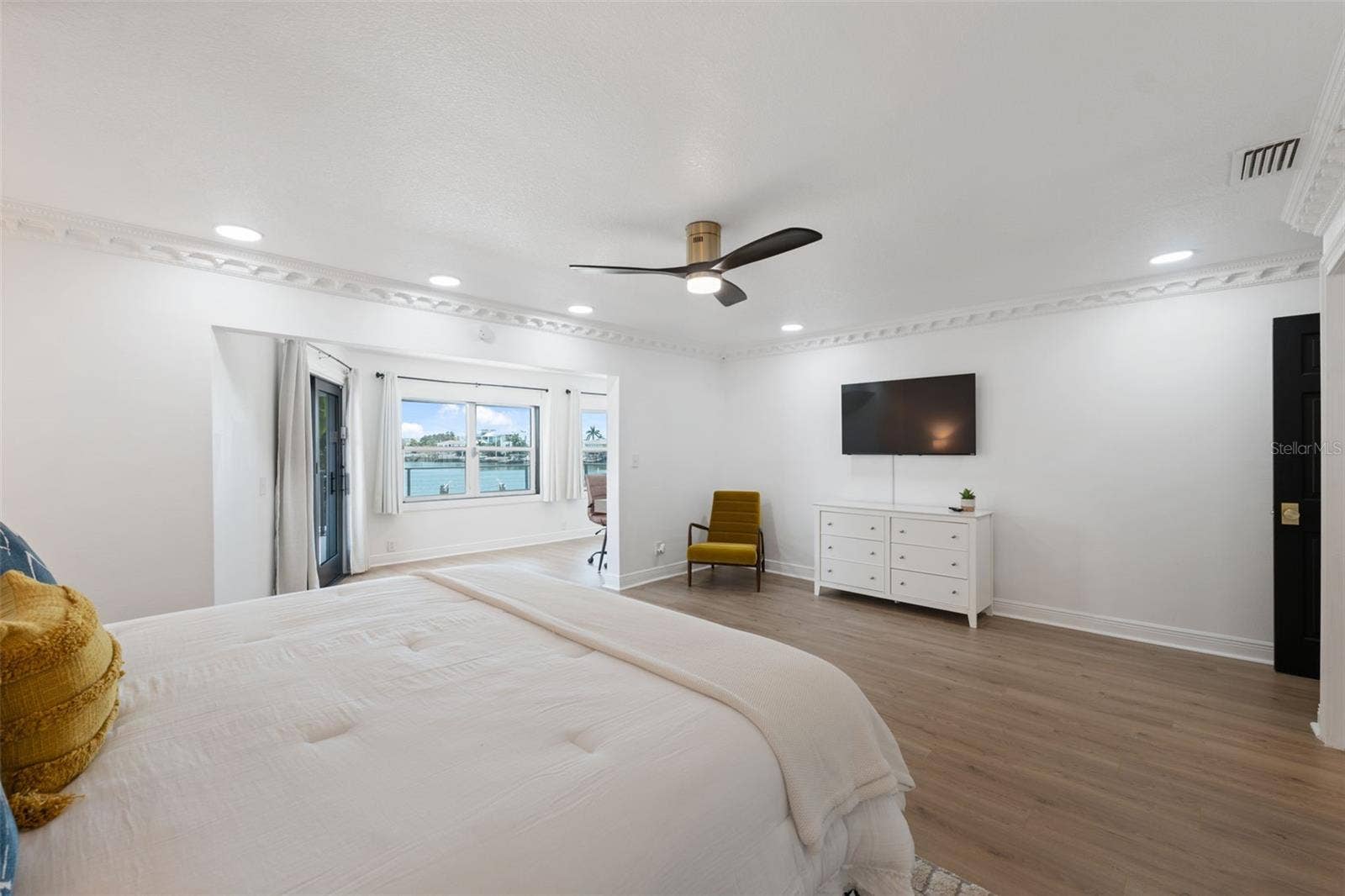 900 79TH STREET S, St Petersburg, FL 33707 Spacious Master suite w/ water views and private terrace access