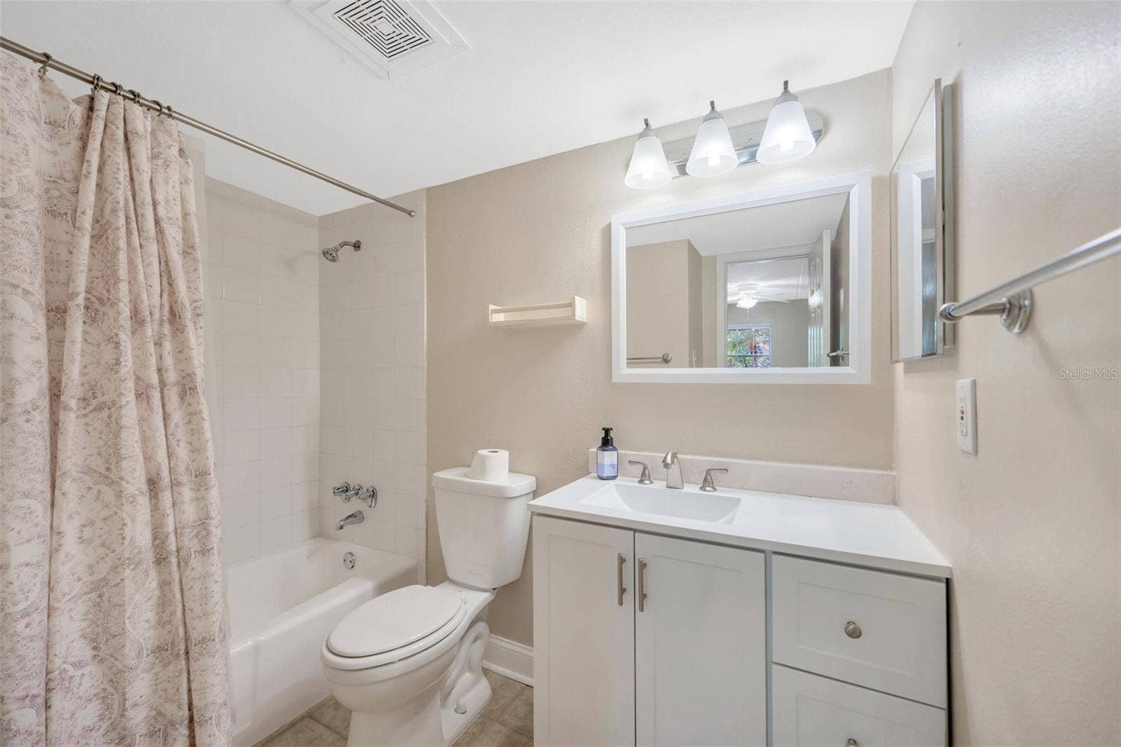 5305 SAN SEBASTIAN COURT, #127, Tampa, FL 33609 Bathroom
