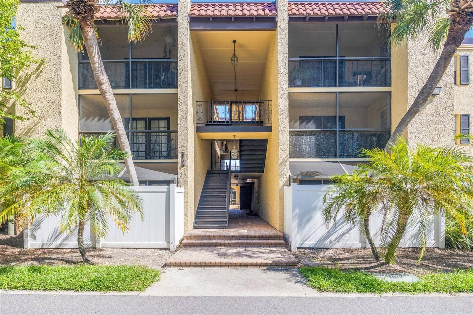 5305 SAN SEBASTIAN COURT, #127, Tampa, FL 33609 Entrance to 5305