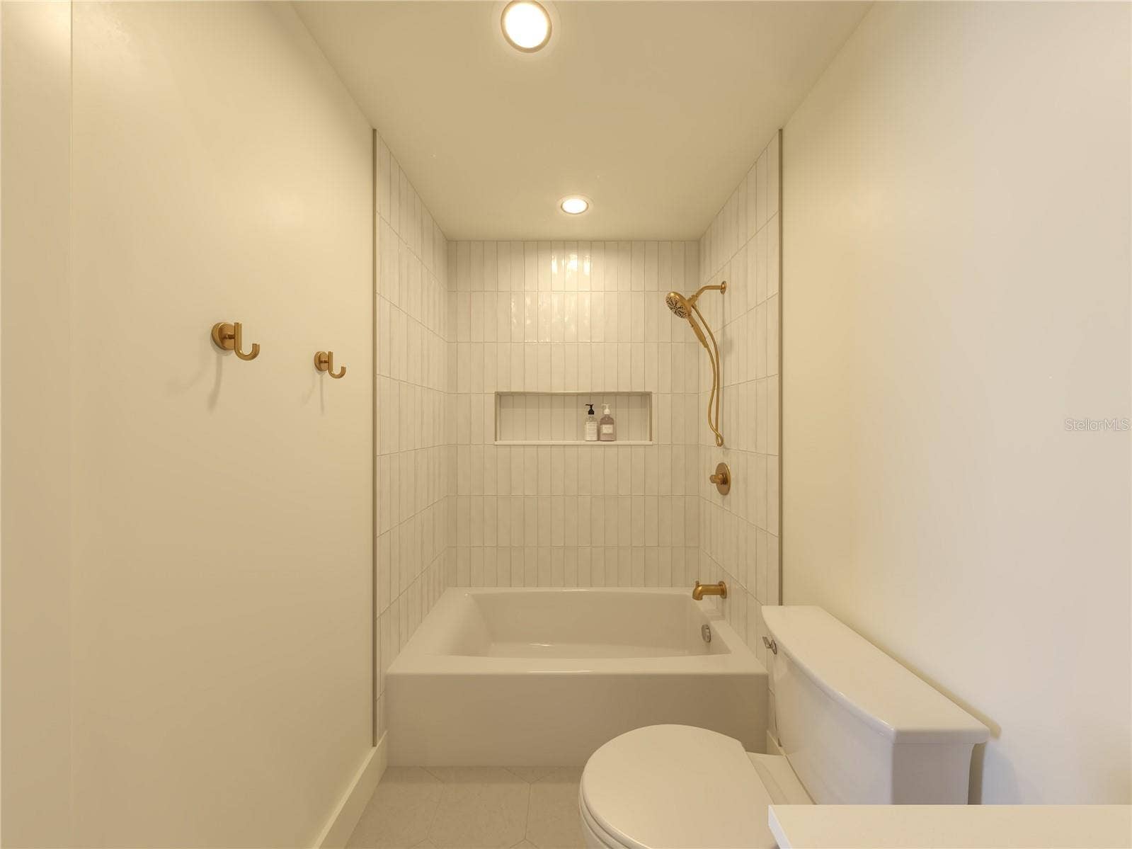 124 N MILLER ROAD, Valrico, FL 33594 Guest Bathroom