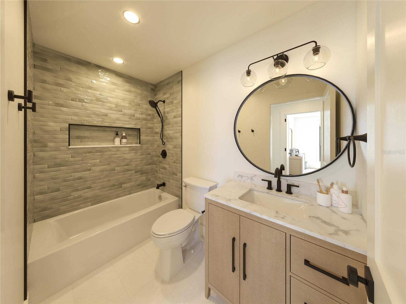 124 N MILLER ROAD, Valrico, FL 33594 Guest Bathroom #3