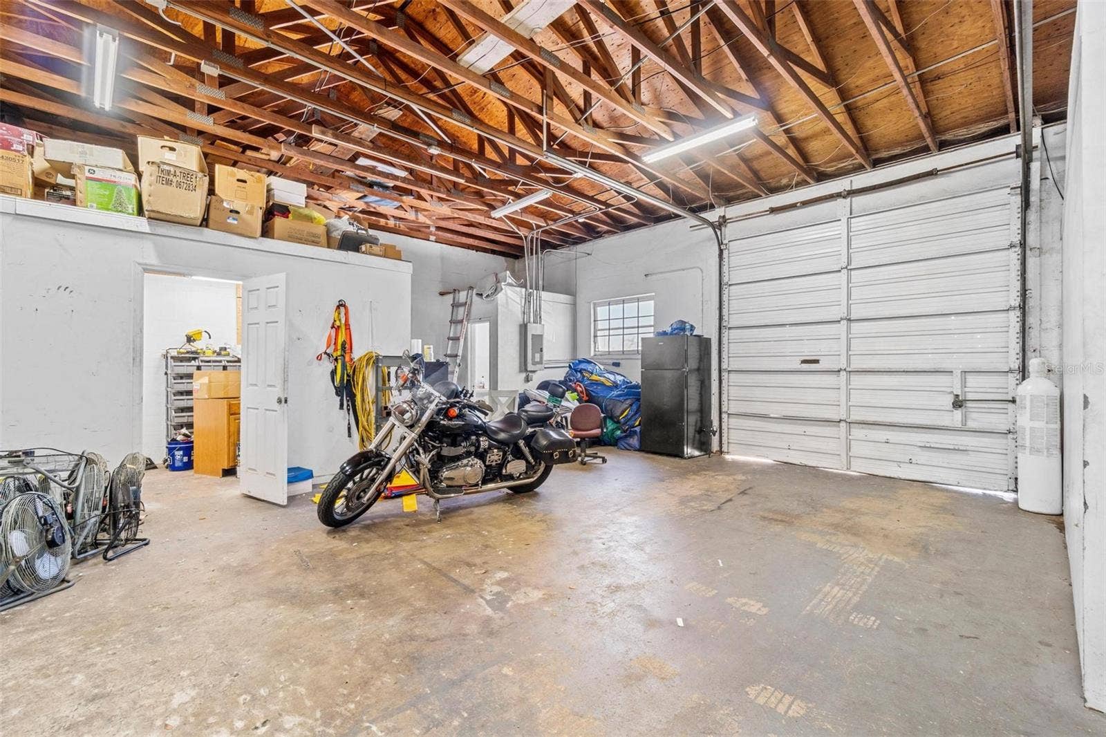 6401 35TH STREET N, Pinellas Park, FL 33781 Garage / Warehouse #1 with bathroom, storage, and office