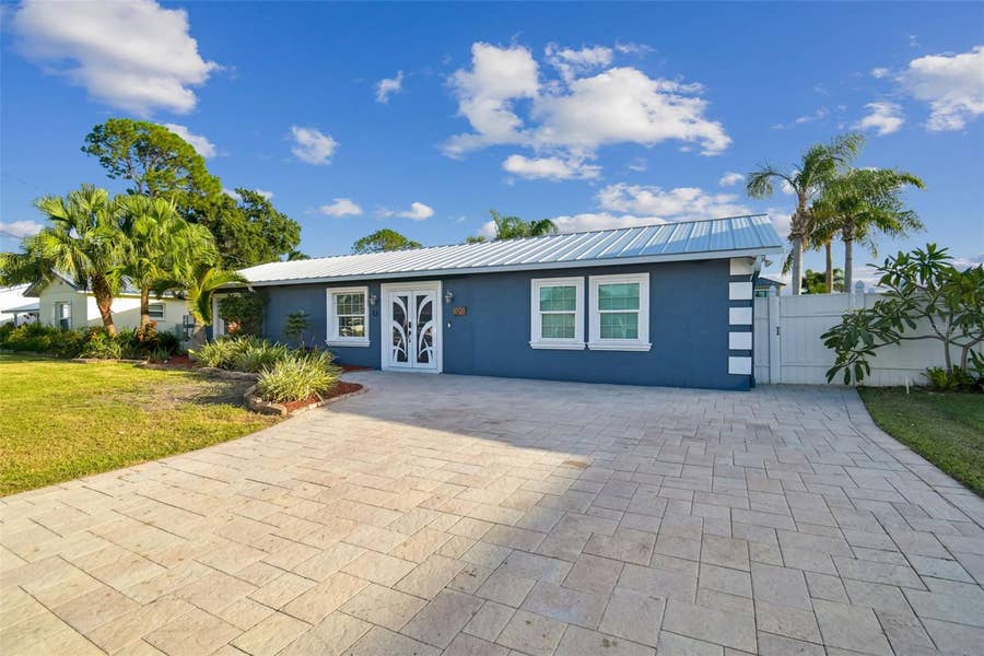 Property photo for 8708 THORNWOOD LANE, Tampa, FL