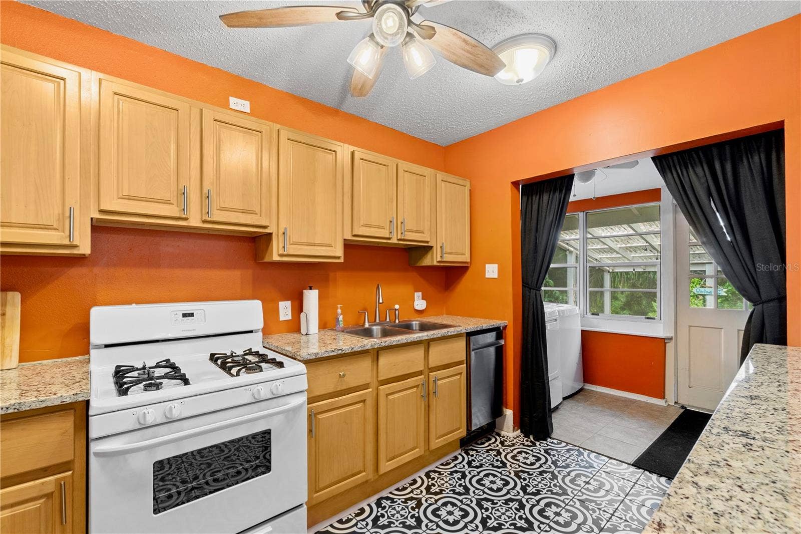 1006 11TH AVENUE W, Bradenton, FL 34205 kitchen