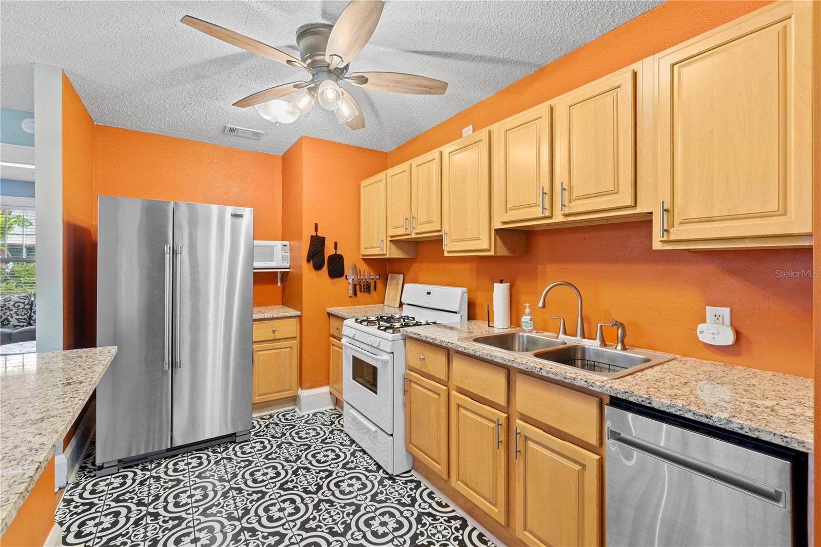 1006 11TH AVENUE W, Bradenton, FL 34205 kitchen