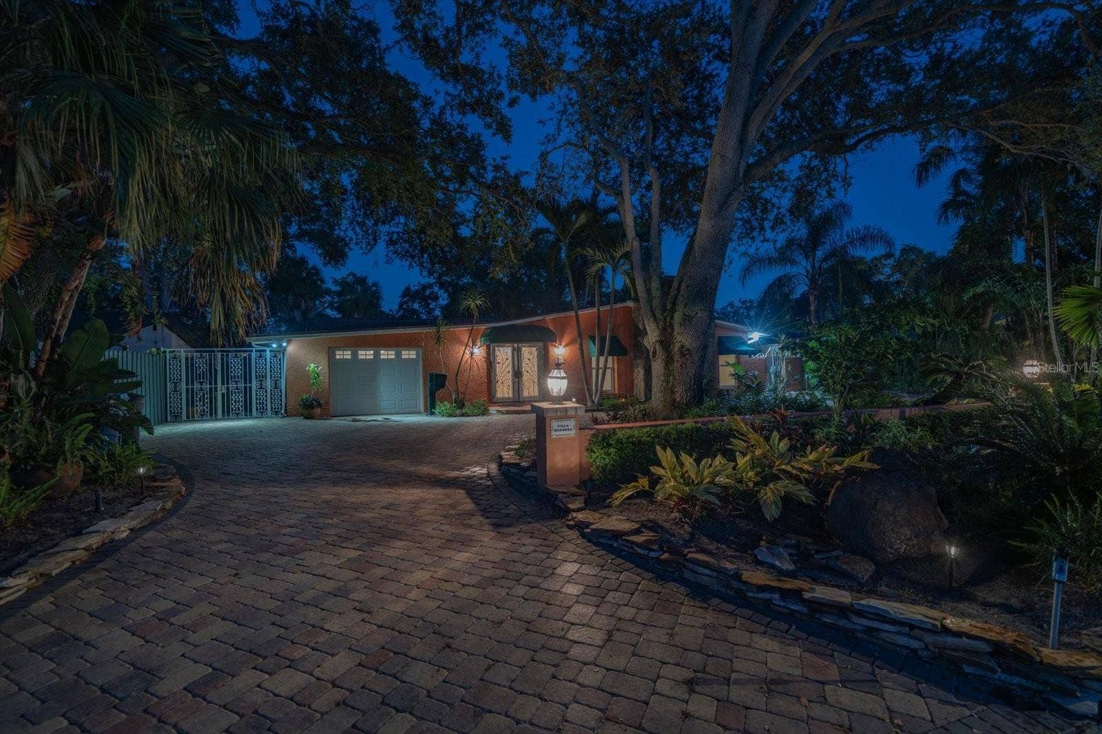 3033 82ND WAY N, St Petersburg, FL 33710 3033 82ND WAY N, St Petersburg, FL 33710