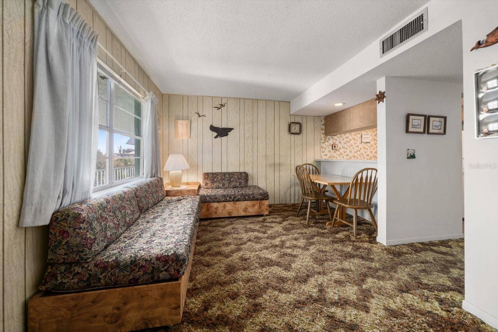 8200 BAYSHORE DRIVE, #9, Treasure Island, FL 33706 8200 BAYSHORE DRIVE, #9, Treasure Island, FL 33706