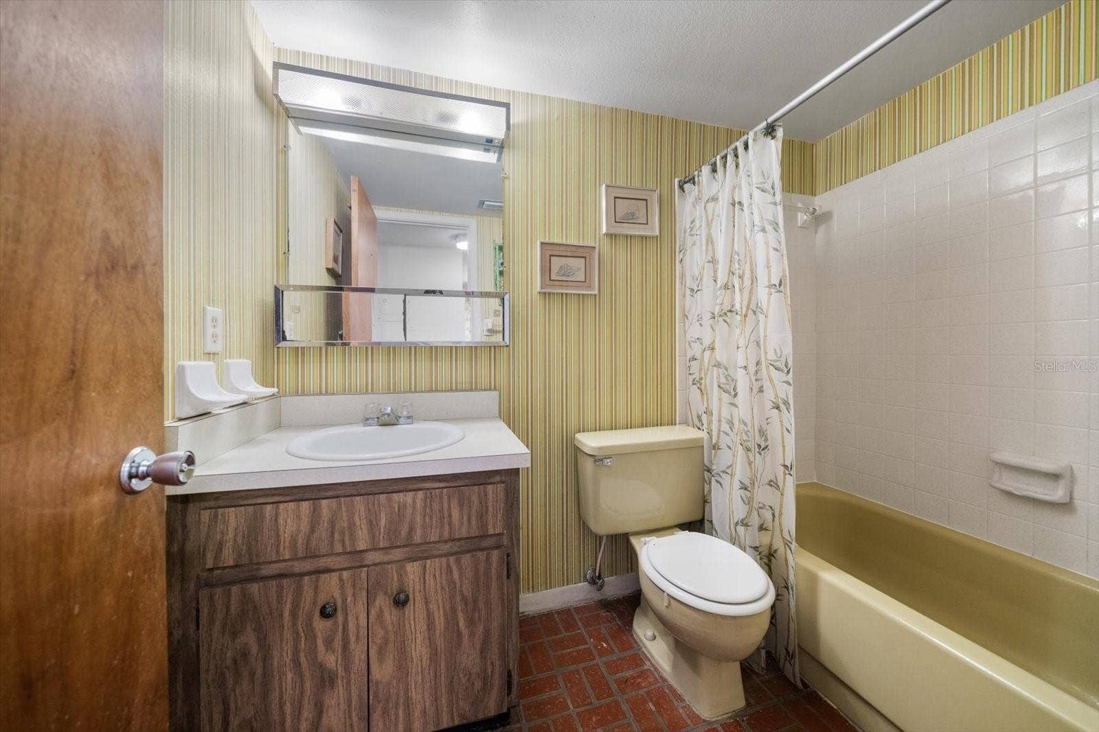 8200 BAYSHORE DRIVE, #9, Treasure Island, FL 33706 8200 BAYSHORE DRIVE, #9, Treasure Island, FL 33706