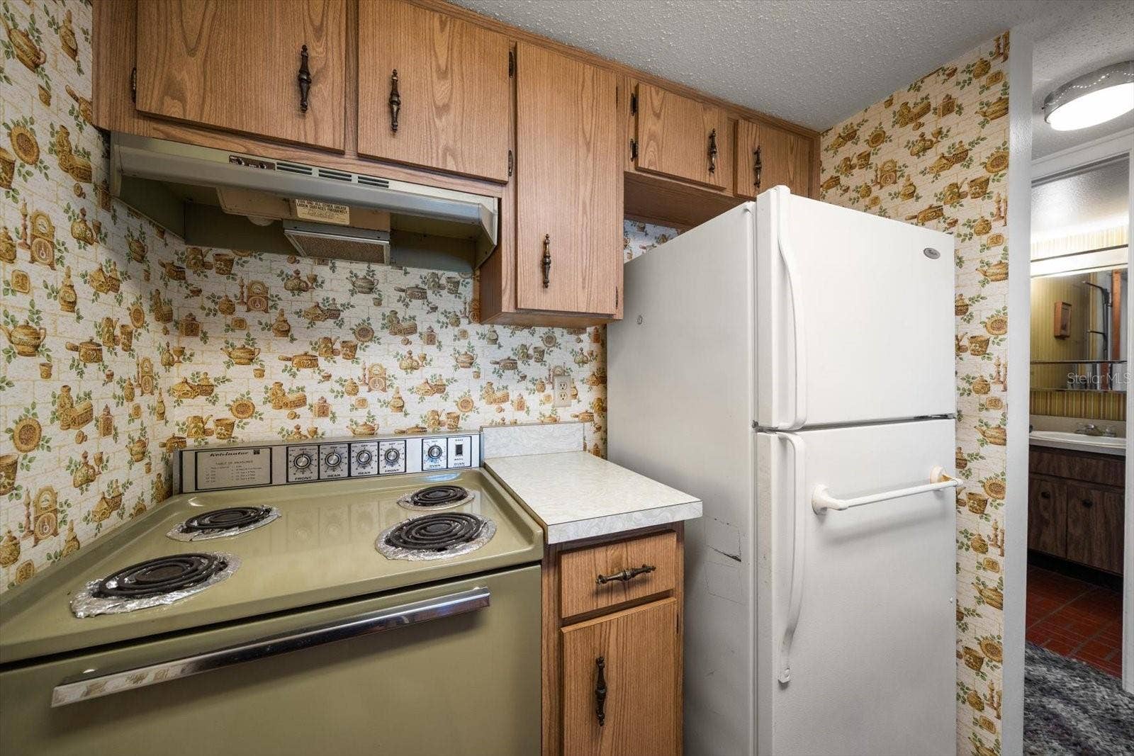 8200 BAYSHORE DRIVE, #9, Treasure Island, FL 33706 8200 BAYSHORE DRIVE, #9, Treasure Island, FL 33706