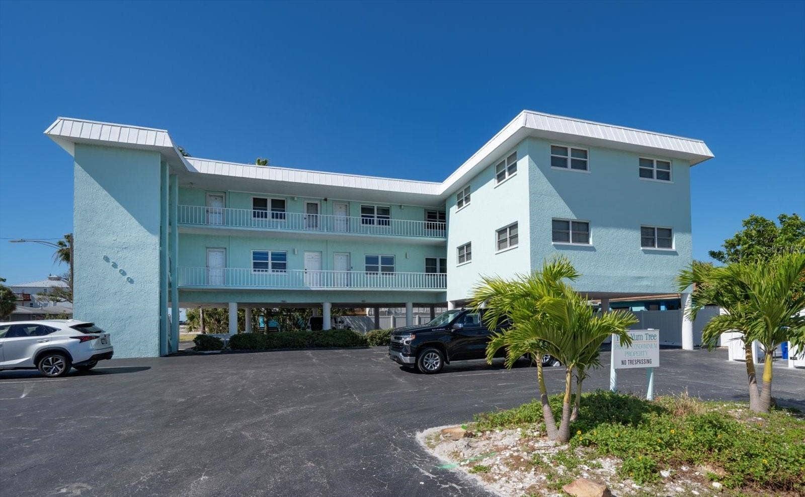 8200 BAYSHORE DRIVE, #9, Treasure Island, FL 33706 8200 BAYSHORE DRIVE, #9, Treasure Island, FL 33706