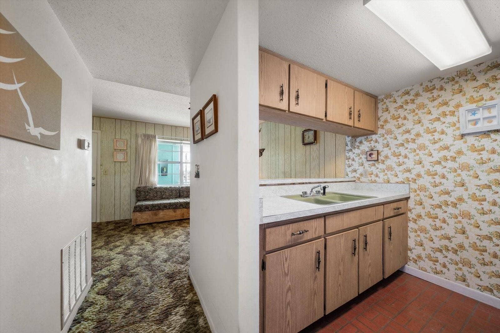 8200 BAYSHORE DRIVE, #9, Treasure Island, FL 33706 8200 BAYSHORE DRIVE, #9, Treasure Island, FL 33706