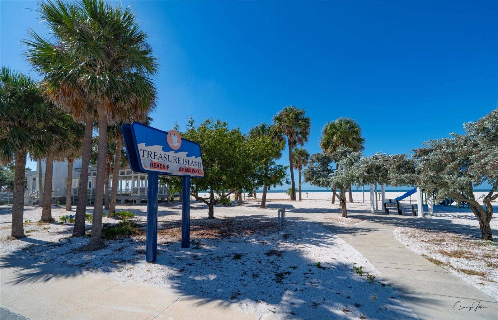 8200 BAYSHORE DRIVE, #9, Treasure Island, FL 33706 8200 BAYSHORE DRIVE, #9, Treasure Island, FL 33706