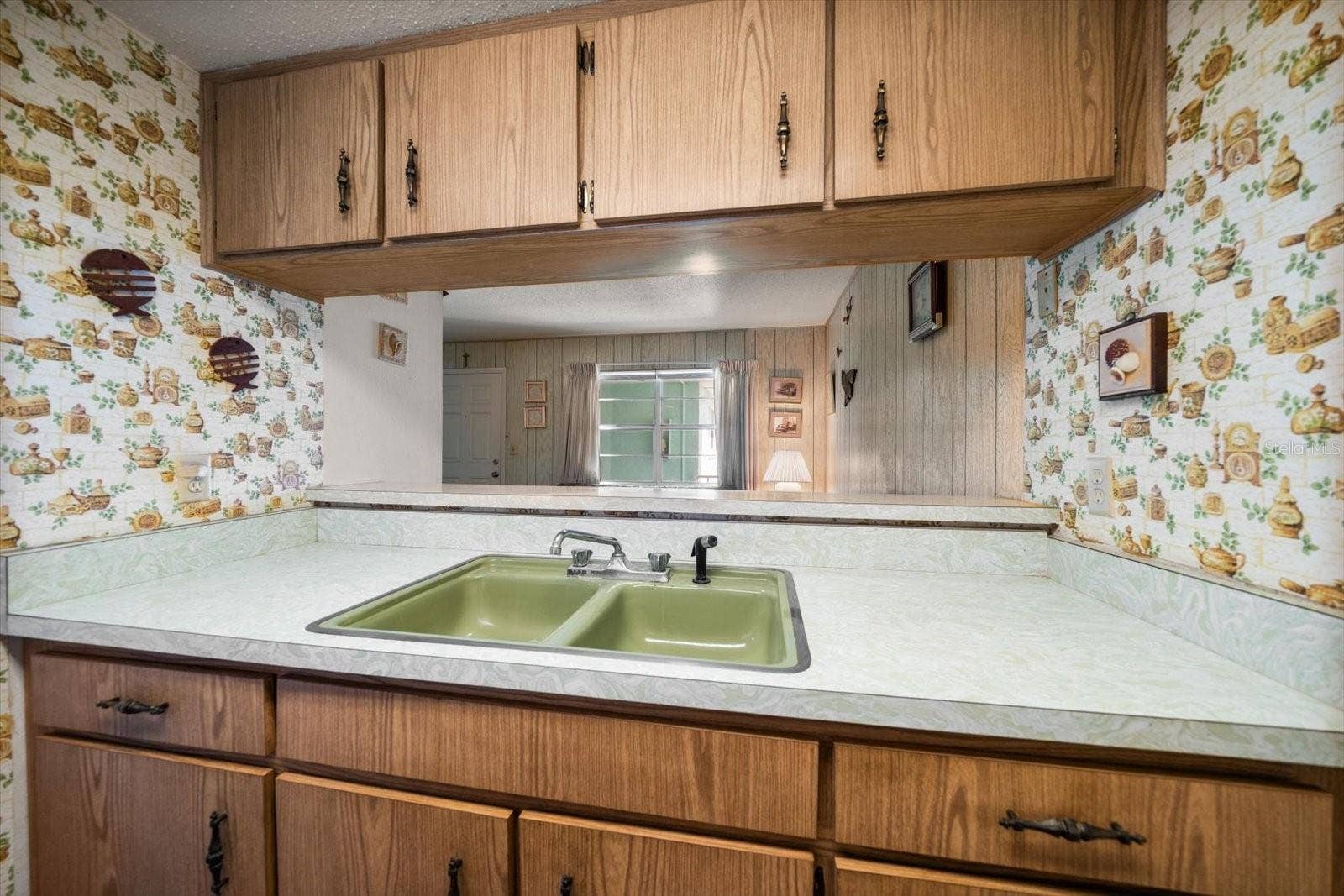 8200 BAYSHORE DRIVE, #9, Treasure Island, FL 33706 8200 BAYSHORE DRIVE, #9, Treasure Island, FL 33706