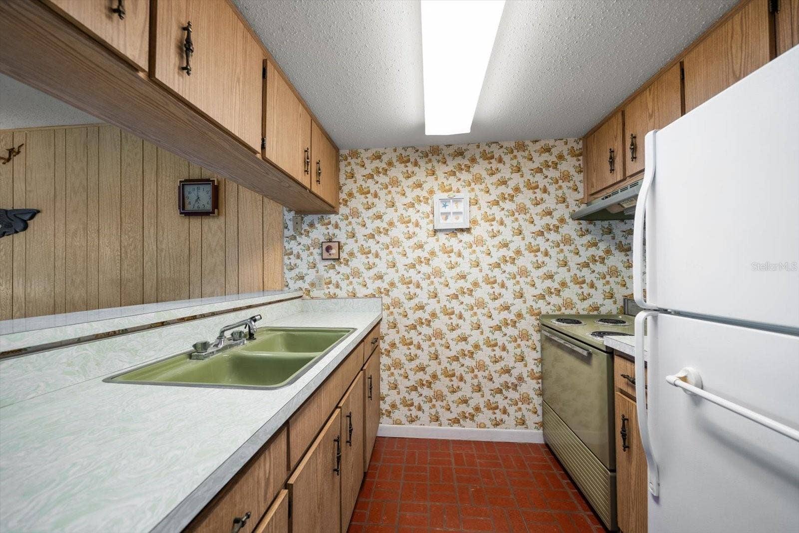 8200 BAYSHORE DRIVE, #9, Treasure Island, FL 33706 8200 BAYSHORE DRIVE, #9, Treasure Island, FL 33706