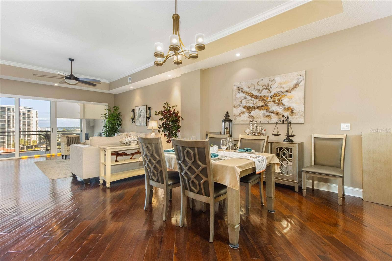 OPEN L ROOM/ DINING ROOM