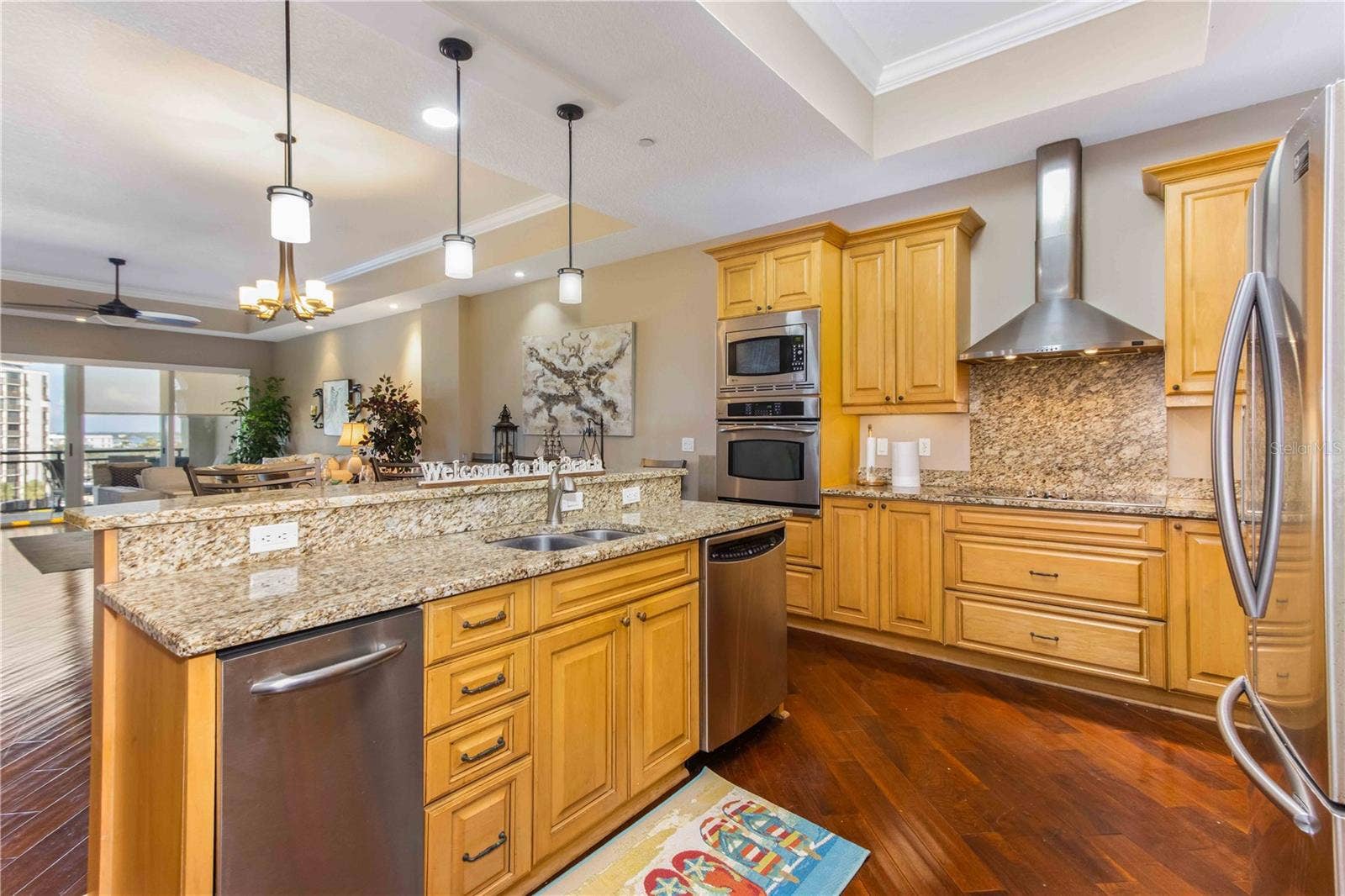 OPEN KITCHEN
