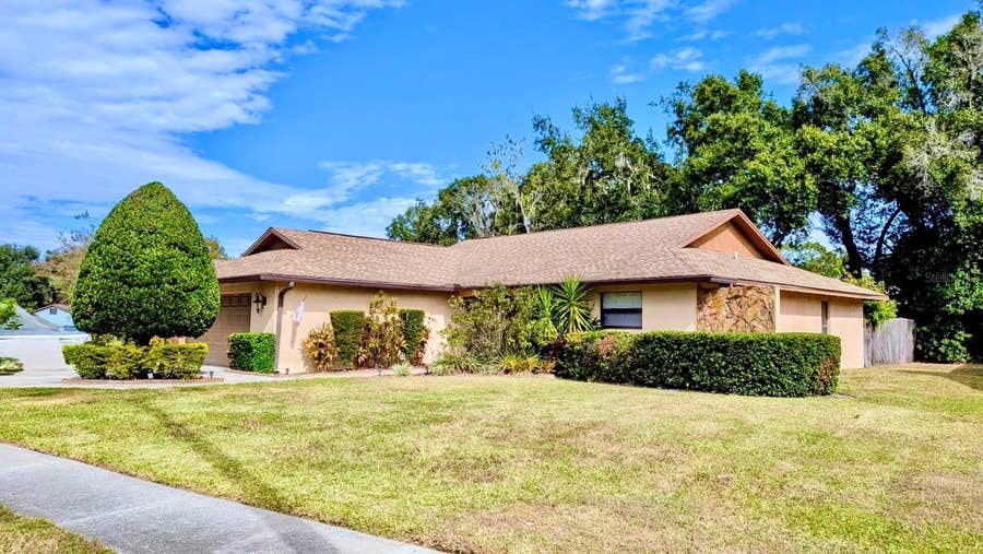 Property photo for 1406 SANDALWOOD DRIVE, Plant City, FL