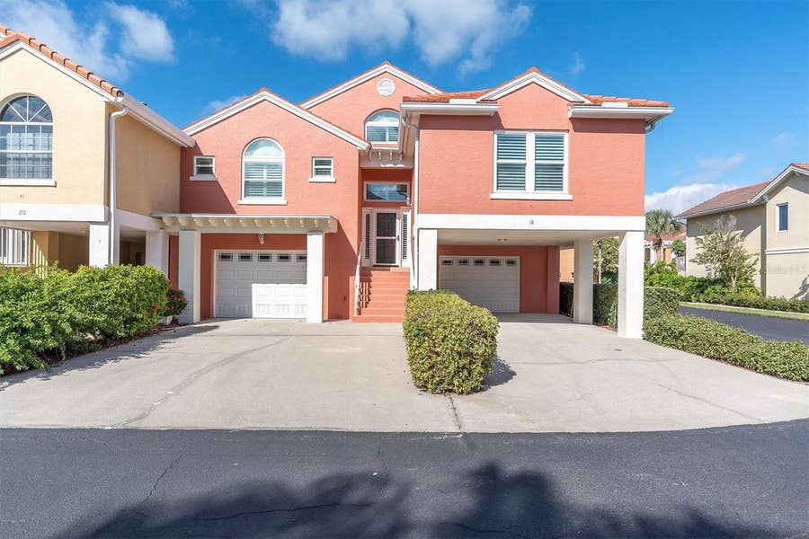 Property photo for 18 JEFFERSON COURT S, St Petersburg, FL