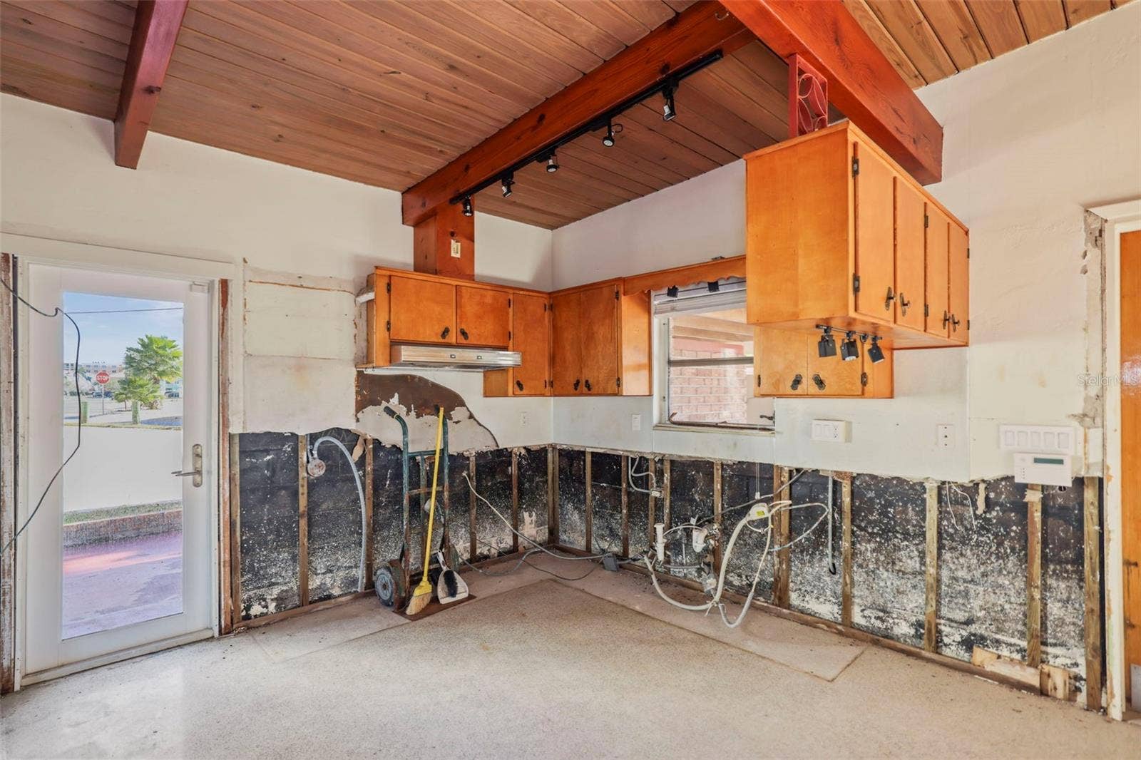 11921 LAGOON LANE, Treasure Island, FL 33706